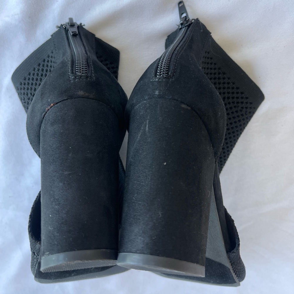 Report Tarragon Peep Toe Perforated Ankle Women’s Bootie Size 6.5 - Picture 7 of 10